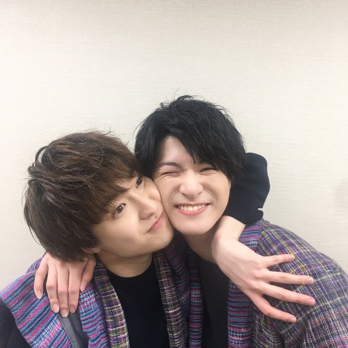 7la7ra's tweet photo. もちもちな雅功のほっぺたが彪我のほっぺたにありえないレベルにめり込んでることのファンです https://t.co/WDTGwp5rxH