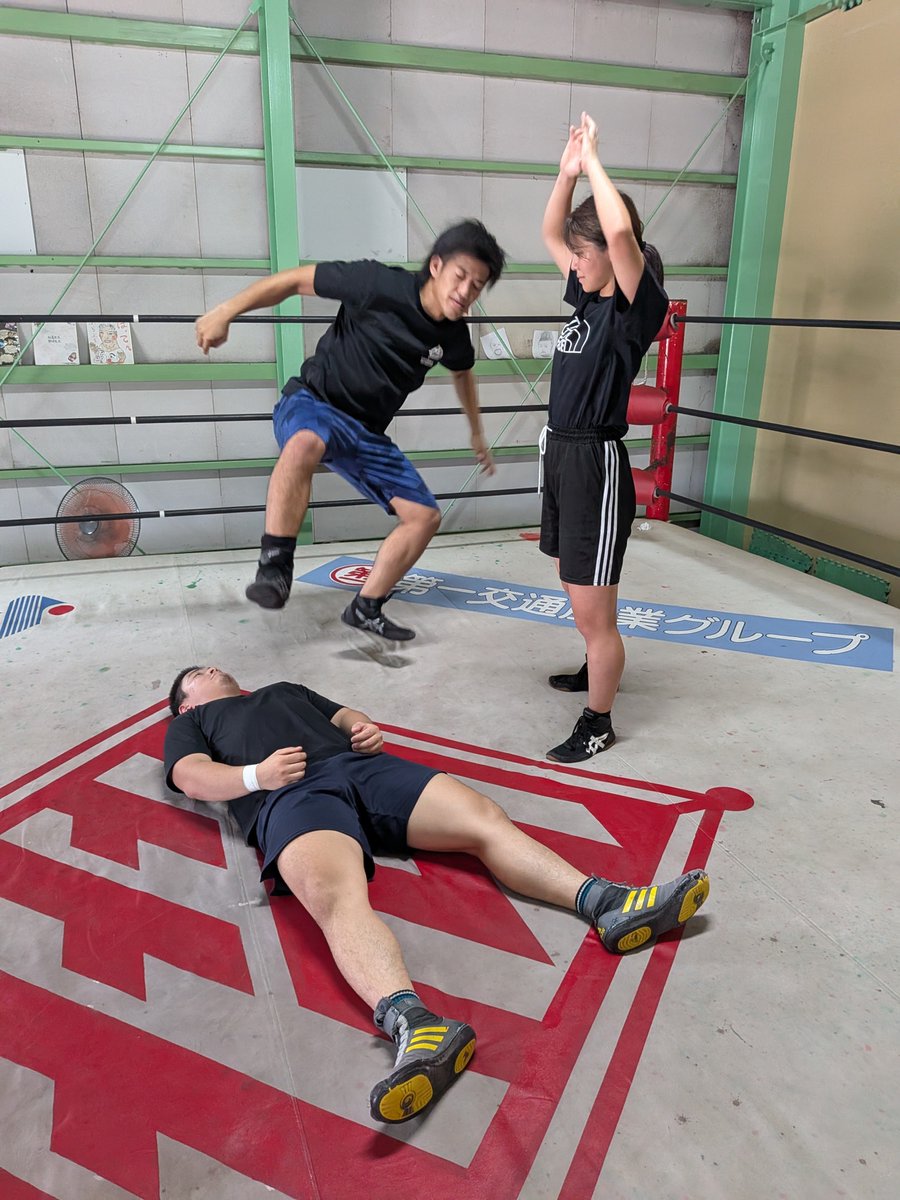 TajiriBuzzsaw's tweet photo. きょうから打撃も習得開始。
まずはストンピングから。
生け贄は関根。

#九州プロレス
#qpro
#キュージョ
#女子プロレス https://t.co/YR8csI9Fz7
