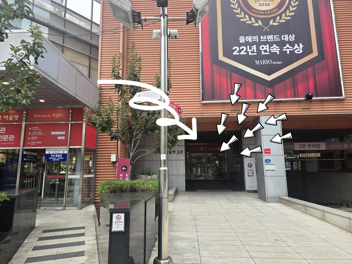 mario_marife's tweet photo. [📢 마리페 러브라이브 신제품 & 재입고 상품 구매 안내]
러브라이브 팬 여러분! 마리페 신제품 및 재입고 상품 구매 대기 관련 상세 이용 안내드립니다. 현장 혼선을 막기 위해 아래 이용 방법을 반드시 확인해 주세요.
1. 대기표(구매권) 배포 안내
배포 시간: 오전 10:00까지
배포 장소: 2관 1층 사무동 로비 (보안직원 배포)
2. 구매 대기줄 등록 및 입장
대기 장소: 1관 본관 4층 솔로지오 매장 앞
대기 시간: 구매권 수령 후 오전 10:00까지 매장 앞 대기줄 입장
주의 사항: 매장 오픈 시간(10:30) 이후 방문 시, 번호표 순번과 상관없이 후순위로 변경되오니 시간을 엄수해 주세요.
3. 상품 판매 시간 구분
10:30 ~ 12:00: 구매권 소지 고객 전용 판매
12:00 이후: 구매권 미소지 일반 고객 신규 입고 상품 구매 가능
※ 12시 이전에는 구매권 미소지자의 신규 입고 상품 구매가 불가능합니다.
쾌적하고 안전한 쇼핑을 위해 현장 스태프의 안내에 적극 협조 부탁드립니다. 감사합니다!

#마리오아울렛 #mgm #마리페 #러브라이브 #lovelive