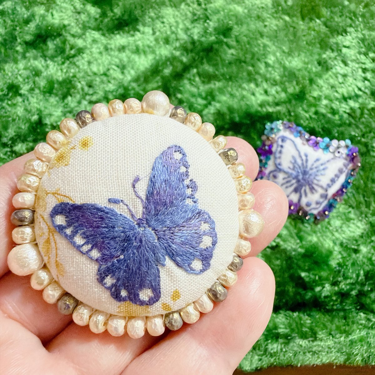 mametencho's tweet photo. 同じ蝶の図案から、こんな作品もできました🦋✨

ワークショップと同じ図案を「マドニエ®︎」で刺繍して仕立てた新作です。

9/20(日)・21(月)のハンズ新宿店では、マドニエ®︎の販売も♪

実際に手に取って、刺繍して、楽しさを体験していただける機会です🪡

#マドニエ #刺繍 #ハンズ新宿 https://t.co/1MeBlvMeU0