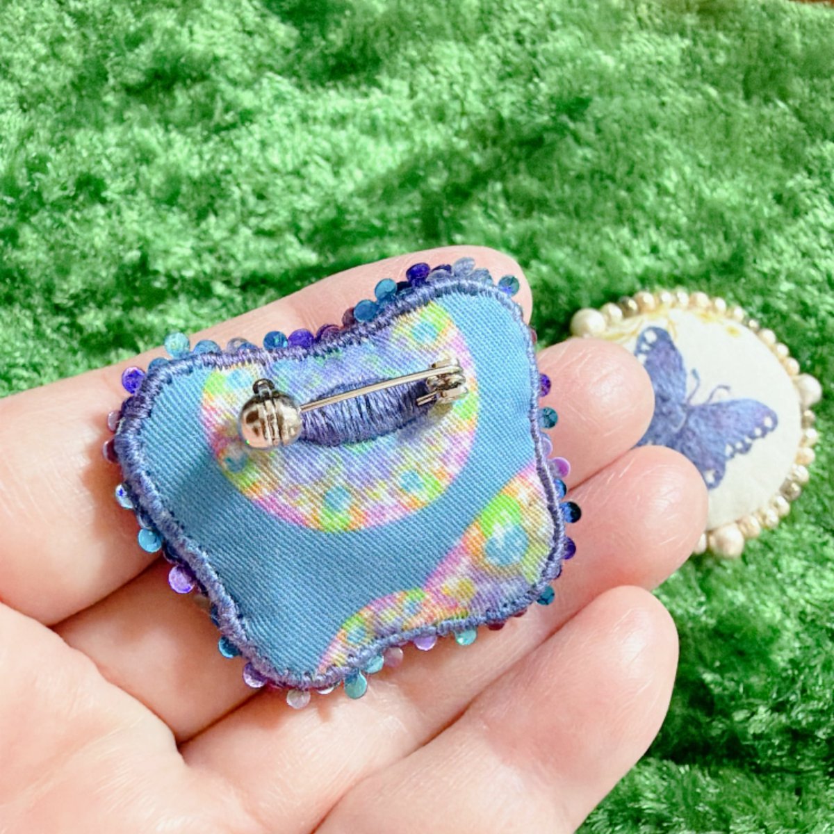mametencho's tweet photo. 同じ蝶の図案から、こんな作品もできました🦋✨

ワークショップと同じ図案を「マドニエ®︎」で刺繍して仕立てた新作です。

9/20(日)・21(月)のハンズ新宿店では、マドニエ®︎の販売も♪

実際に手に取って、刺繍して、楽しさを体験していただける機会です🪡

#マドニエ #刺繍 #ハンズ新宿 https://t.co/1MeBlvMeU0