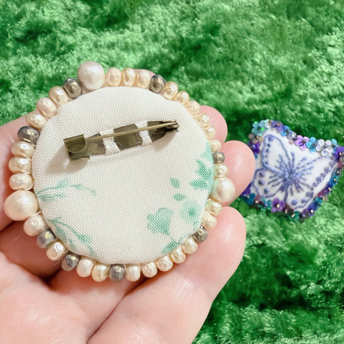 mametencho's tweet photo. 同じ蝶の図案から、こんな作品もできました🦋✨

ワークショップと同じ図案を「マドニエ®︎」で刺繍して仕立てた新作です。

9/20(日)・21(月)のハンズ新宿店では、マドニエ®︎の販売も♪

実際に手に取って、刺繍して、楽しさを体験していただける機会です🪡

#マドニエ #刺繍 #ハンズ新宿 https://t.co/1MeBlvMeU0