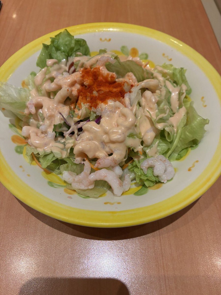 piipkmn's tweet photo. サイゼ自体あんまり行かないし小エビのサラダ食べるの初めて https://t.co/HOppaSmHe7