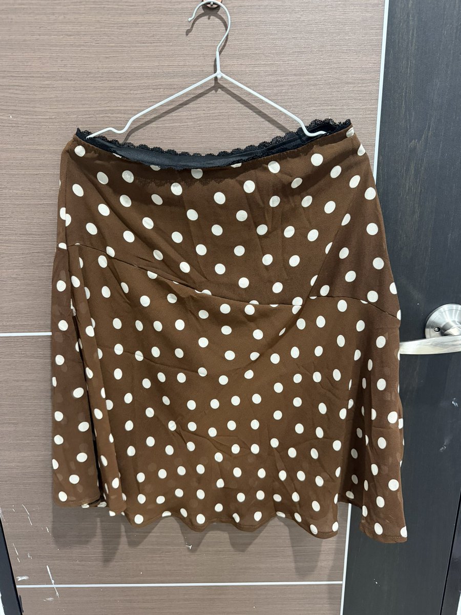 mapaiyaa's tweet photo. 150.- L 

#ส่งต่อเสื้อผ้า #ส่งต่อเสื้อผ้ามือสอง #ส่งต่อรองเท้า #ส่งต่อกางเกงยีนส์ https://t.co/2xzveucRBB