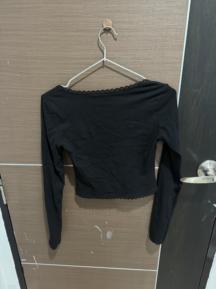 mapaiyaa's tweet photo. 40.-

#ส่งต่อเสื้อผ้า #ส่งต่อเสื้อผ้ามือสอง #ส่งต่อรองเท้า #ส่งต่อกางเกงยีนส์ https://t.co/GK3nRXOBLp