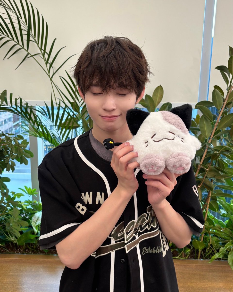 Kickflip_Intl's tweet photo. @kickflip_jype 📸 [260917 Instagram kickflip_jype] 4/4

KickFlip x KICKDOONGS 🛹💥

Check out KickFlip members holding the KICKDOONGS plushies!

🦊🐸🐹🐺😺🐰🗨️

🔗 https://t.co/0CUhdXv4fH

 — 🧀

#KICKDOONGS
#KickFlip #킥플립 #キックフリップ 
@kickflip_jype https://t.co/FZtclrnVMc