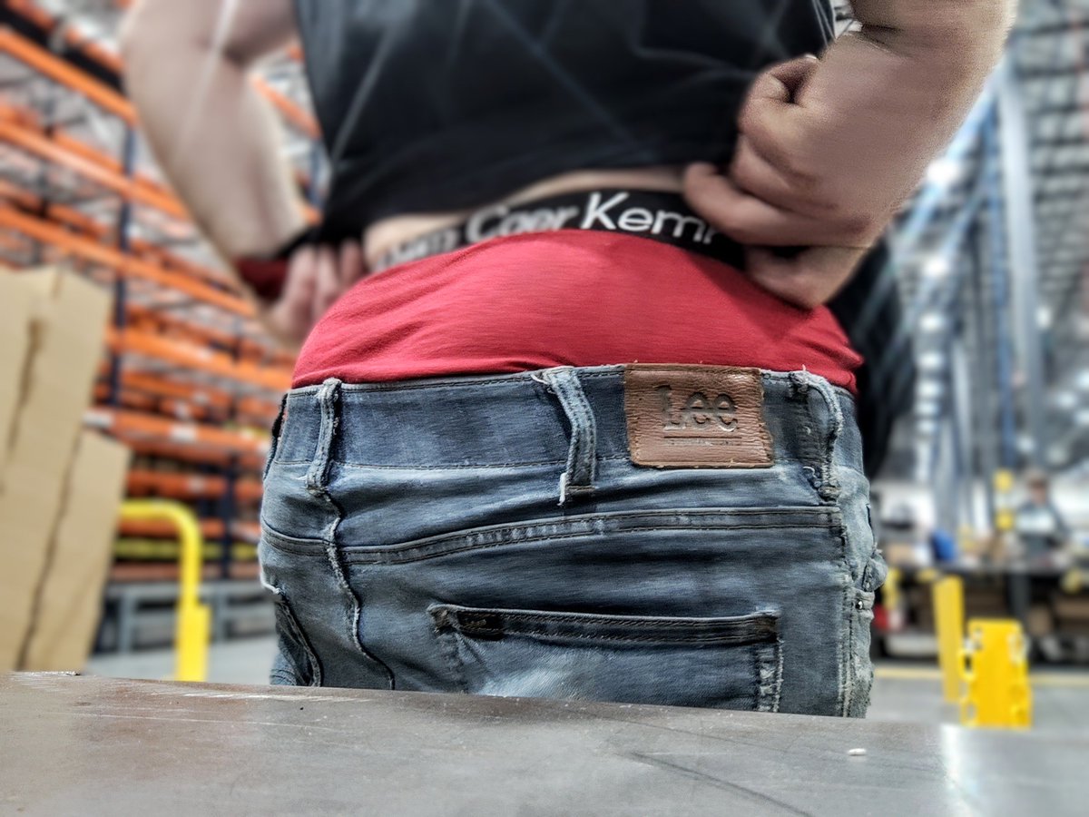 leonsjockstrap's tweet photo. Reasons to wear a belt: your ass will pop out and you'll get horny about it and— https://t.co/YzRWey9DG6