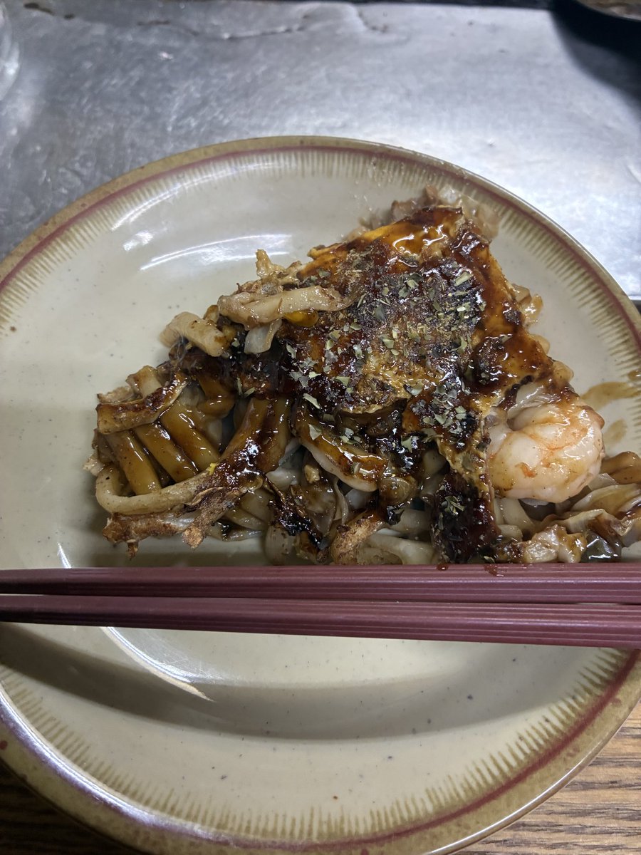 amekonoha's tweet photo. 下にあるお好み焼き屋さんにて食べてきました。
カルピスチューハイと日本酒飲んで来ました。 https://t.co/hjcEuZxRXx