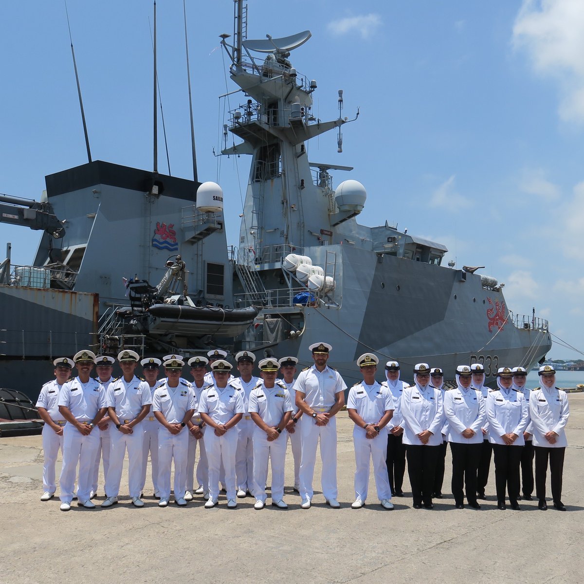 DefenceOps's tweet photo. ⚓Anchored in Partnership

🛳️ @hms_tamar has arrived in Brunei, strengthening the UK’s enduring commitment to security &amp; cooperation in the Indo-Pacific.

🇧🇳Building lasting relationships with our Bruneian partners through shared values, engagement &amp; maritime collaboration. https://t.co/ConwFP9Rlq