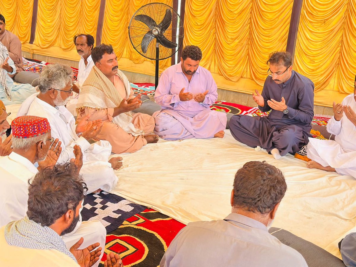 AsgharAliS786's tweet photo. #Hyderabad
#PPPP Young Leader Mr @bilalshoro376 sb Offared Condolence with Nazar Ali Mallah and Sohrab Mallah on Sad Demise of his Mother and Condolence with Fida Hussain Mallah on Sad Demise of his Grand Mother at Village Haji Rustam Mallah UC 155 HMC
@jamkhanshoro https://t.co/jxODa0NKYh