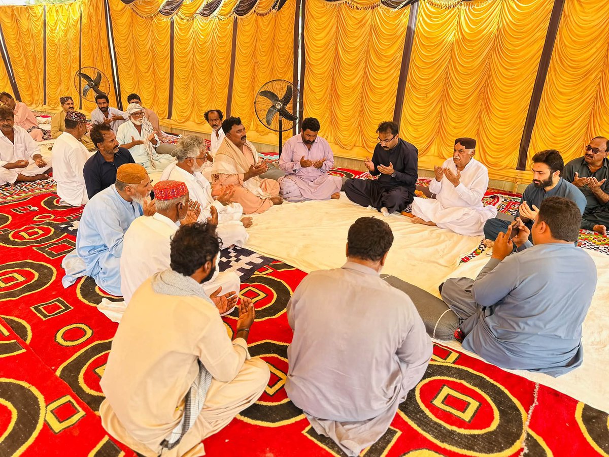 AsgharAliS786's tweet photo. #Hyderabad
#PPPP Young Leader Mr @bilalshoro376 sb Offared Condolence with Nazar Ali Mallah and Sohrab Mallah on Sad Demise of his Mother and Condolence with Fida Hussain Mallah on Sad Demise of his Grand Mother at Village Haji Rustam Mallah UC 155 HMC
@jamkhanshoro https://t.co/jxODa0NKYh