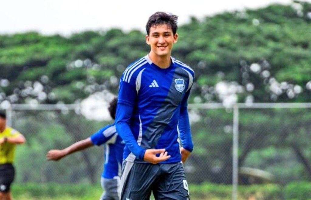 cmoralesarcos's tweet photo. Jheremy Gonzaga demandó al @CSEmelec La institución le adeuda 6 sueldos entre 2025 y 2026. Tras solicitar pago fue enviado a entrenar con la sub 19, en evidente retaliación, se configuró doble causal de rescisión a su favor. Gracias por la confianza, se hará justicia 🇪🇨⚽🤝 https://t.co/JIWLHlQzSJ