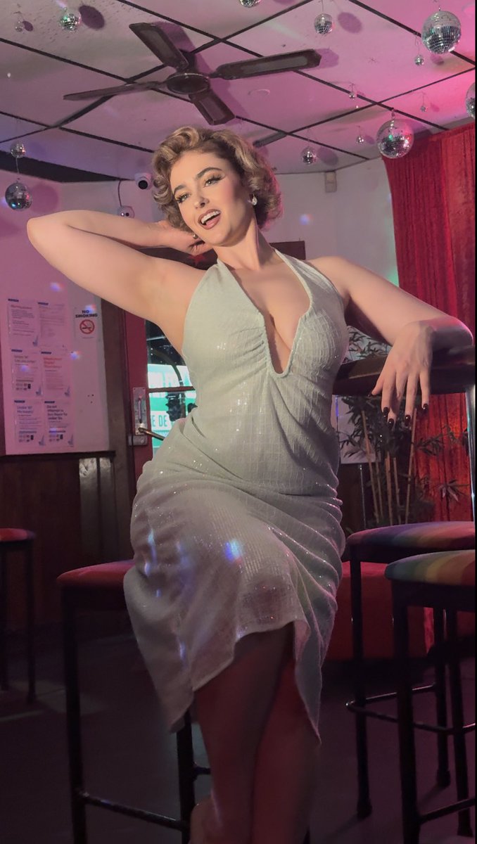 stefania_model's tweet photo. At DT’s ready to be fed by @zaccharybird https://t.co/vwsHhrjODM