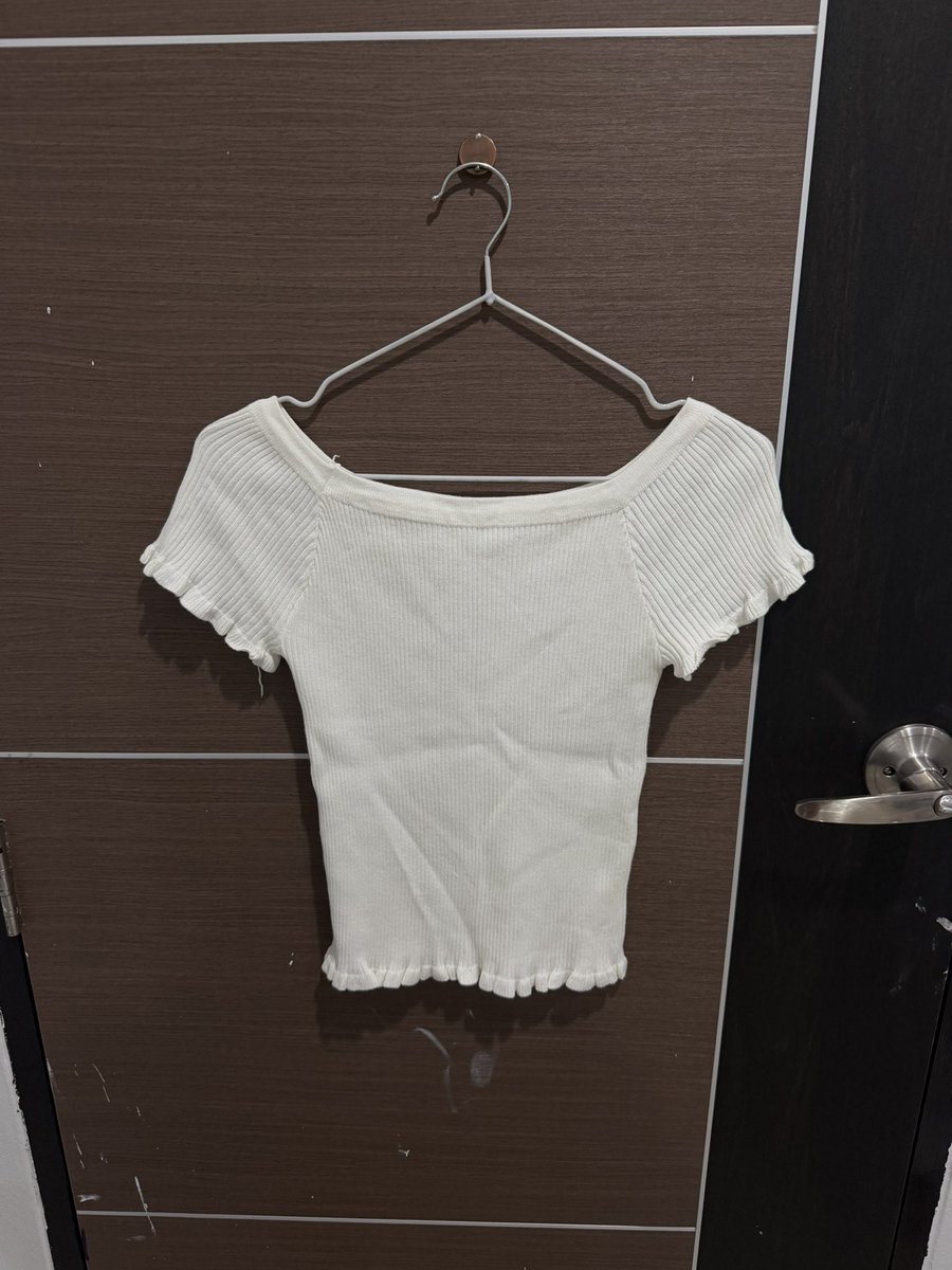 mapaiyaa's tweet photo. 20.-

#ส่งต่อเสื้อผ้า #ส่งต่อเสื้อผ้ามือสอง #ส่งต่อรองเท้า #ส่งต่อกางเกงยีนส์ https://t.co/KzLH70rVVA