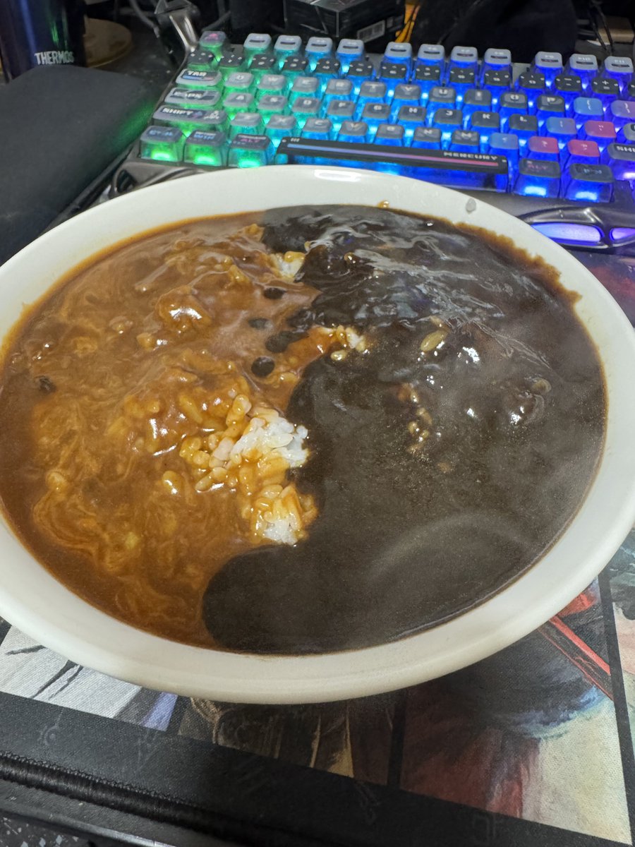 giocatore_vrc's tweet photo. 悪いことすんなって言ってんじゃないの、西友のカレーがうまいって言ってんの https://t.co/5QuMefaqCx