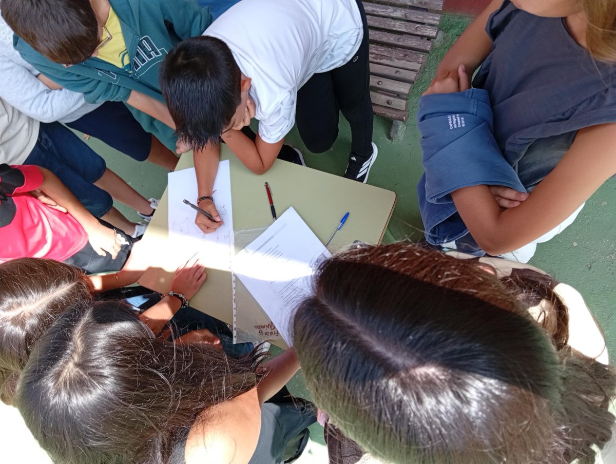 IESJuanaITorde's tweet photo. 🎒✨ ¡Estupendo primer día para nuestro alumnado de 1.º de ESO!
Dinámicas, juegos y muchas ganas de conocerse, acompañados por compañeros y compañeras de 3.º y 4.º de ESO. 🤝
¡Bienvenidos al IES Juana I de Castilla! 💙🎉
#IESJuanaIdeCastilla #1ESO #Bienvenidos #Tordesillas https://t.co/ucV1p2RLMW
