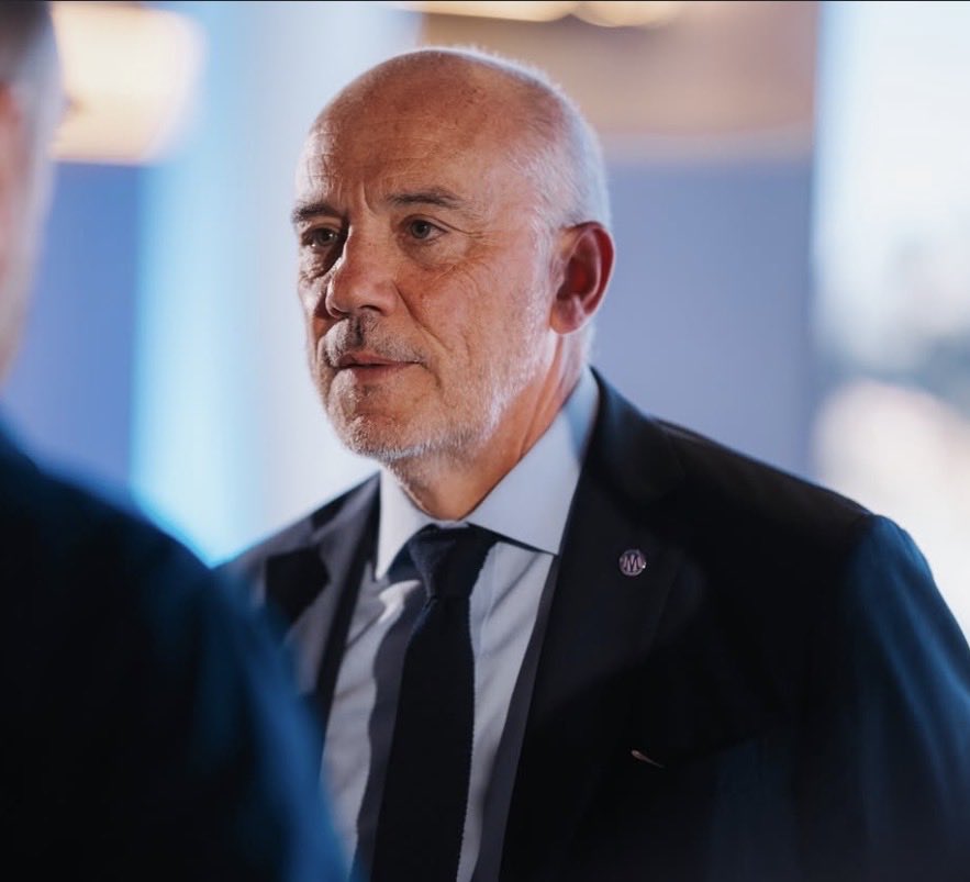 InformaTreize's tweet photo. Stéphane Richard aux supporters de l’OM :

👉 “Est-ce que je dois leur dire : “Vous avez raison, il suffirait que X ou Y vienne mettre 200 M€ à fonds perdus, comme ça vous aurez votre plaisir personnel” ? Non, ce serait irresponsable.”

#TeamOM @Tangram_Center https://t.co/au9p0sFnkq