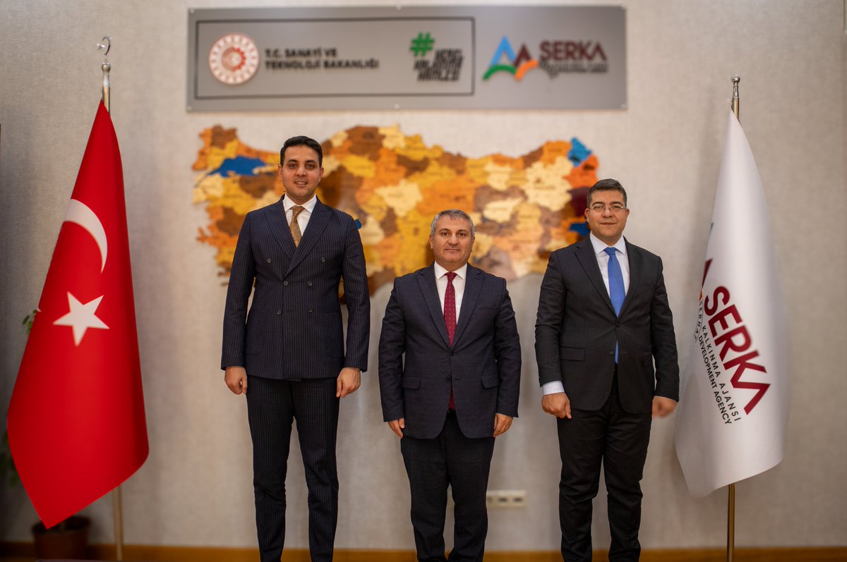 Serka_TRAII's tweet photo. Kars Vali Yardımcıları Mehmet Ali Atak ve Burak Öz ile Çıldır Kaymakamı Yunus Emre Sakızcı, SERKA Genel Sekreteri’ni ziyaret etti.

Ziyarette, kendilerine Ajans tarafından yürütülen projeler ve destek programları hakkında bilgi verildi. https://t.co/rgDOZZX3tj
