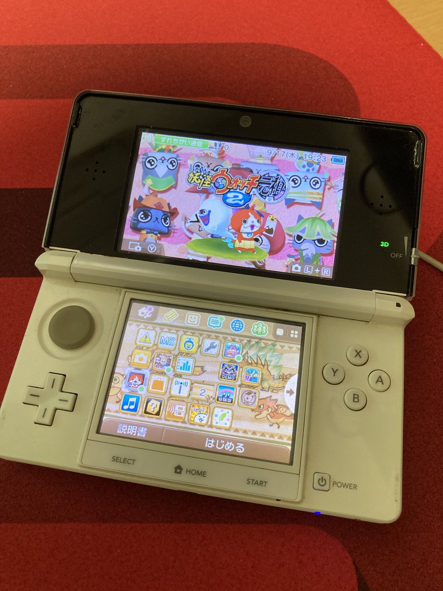 somataro_kun's tweet photo. バッテリーが膨らんで放置してた初期型の3DS、プロコンのバッテリーが使えると聞いて移植してみたらなんの問題もなく動いて神 https://t.co/g2tRISqSG1