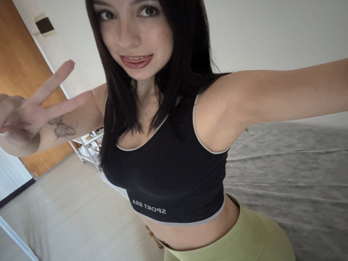 princesssky62's tweet photo. feeling photogenic today 📸✨ https://t.co/3KbxXV1OH5
