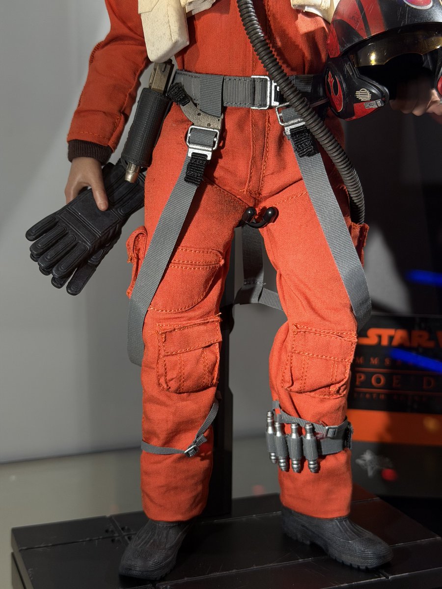 6thscale_KaWu's tweet photo. Some pics of the final product of Hot Toys Star Wars: The Force Awakens - Poe Dameron

Part 2

#PoeDameron #StarWars #TheForceAwakens #HotToysCollectibles https://t.co/NeBqy0heLE