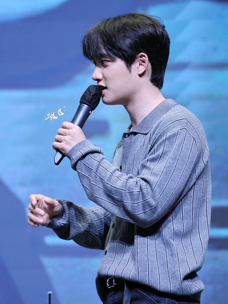 dal0808's tweet photo. 260911 make star 팬사인회
옆모습도 이뻐..
#도경수 #엑소  #exo #dohkyungsoo #都暻秀 https://t.co/SgybuHrr4s