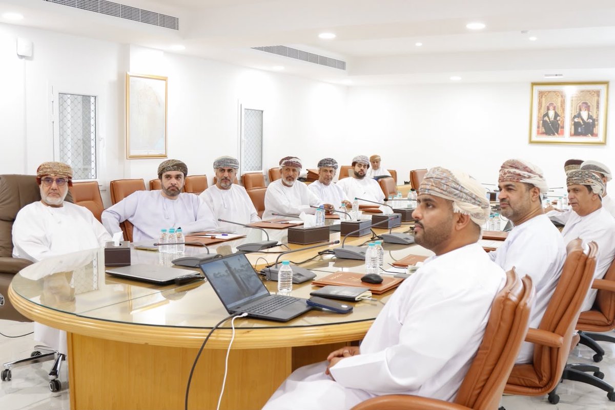 Rikanoman's tweet photo. ضمن جولة «رِكان» التعريفية على المحافظات، استقبل سعادة محمود بن يحيى الذهلي، محافظ شمال الشرقية، الرئيس التنفيذي الشيخ المهندس محمد بن أحمد الغريبي وعدداً من الإدارة التنفيذية.
تعريف بدور «رِكان» في توحيد جهود المسؤولية الاجتماعية بقطاع الطاقة، وبحثٌ لأولويات المحافظة وفرص التعاون.

#رِكان_للإنسان #نتكامل_لأجل_الإنسان
#محافظة_شمال_الشرقية #إبراء #المسؤولية_الاجتماعية
Rikan’s governorate roadshow continues: H.E Mahmoud bin Yahya Al Dhuhli, Governor of North Al Sharqiyah, receives CEO Sheikh Engineer Mohammed Ahmed Al Ghareebi and members of the executive management.
An introduction to Rikan’s role in unifying social responsibility across the energy sector, and a look at the governorate’s priorities and opportunities for cooperation.

#RikanForPeople #NorthSharqiyahGovernorate #Ibra
