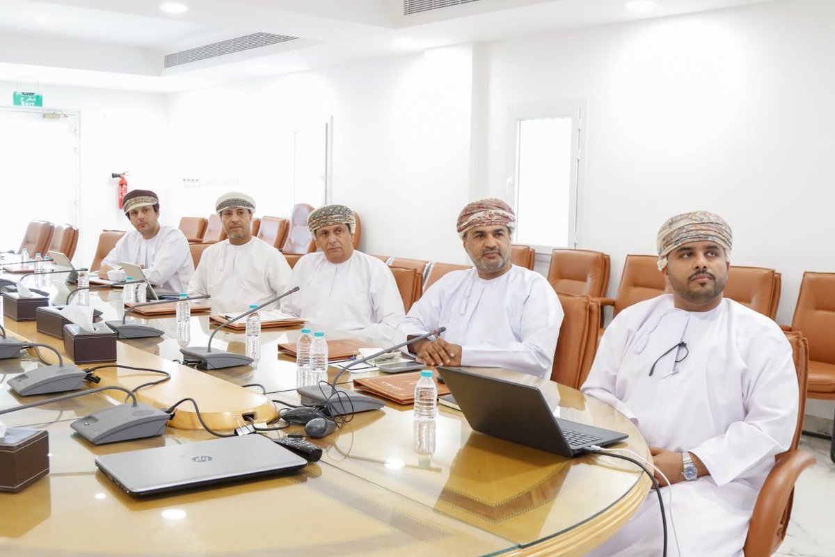 Rikanoman's tweet photo. ضمن جولة «رِكان» التعريفية على المحافظات، استقبل سعادة محمود بن يحيى الذهلي، محافظ شمال الشرقية، الرئيس التنفيذي الشيخ المهندس محمد بن أحمد الغريبي وعدداً من الإدارة التنفيذية.
تعريف بدور «رِكان» في توحيد جهود المسؤولية الاجتماعية بقطاع الطاقة، وبحثٌ لأولويات المحافظة وفرص التعاون.

#رِكان_للإنسان #نتكامل_لأجل_الإنسان
#محافظة_شمال_الشرقية #إبراء #المسؤولية_الاجتماعية
Rikan’s governorate roadshow continues: H.E Mahmoud bin Yahya Al Dhuhli, Governor of North Al Sharqiyah, receives CEO Sheikh Engineer Mohammed Ahmed Al Ghareebi and members of the executive management.
An introduction to Rikan’s role in unifying social responsibility across the energy sector, and a look at the governorate’s priorities and opportunities for cooperation.

#RikanForPeople #NorthSharqiyahGovernorate #Ibra