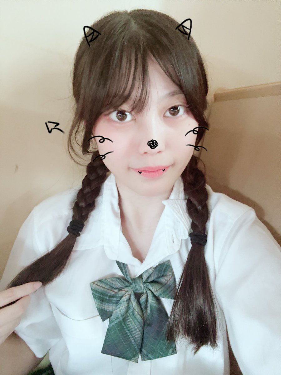 otoa090415's tweet photo. こんばんはぁｰ!!!
最近ずっと文化祭の準備をしています!!🫶🏻️︎
部活でアイドルやるんだ!!😽💚
今日はヘアアレンジを友達にやってもらったおかげでやる気十分でした!!
可愛いかな??
 #sjk  #17歳  #fyp https://t.co/ozM5I741Be
