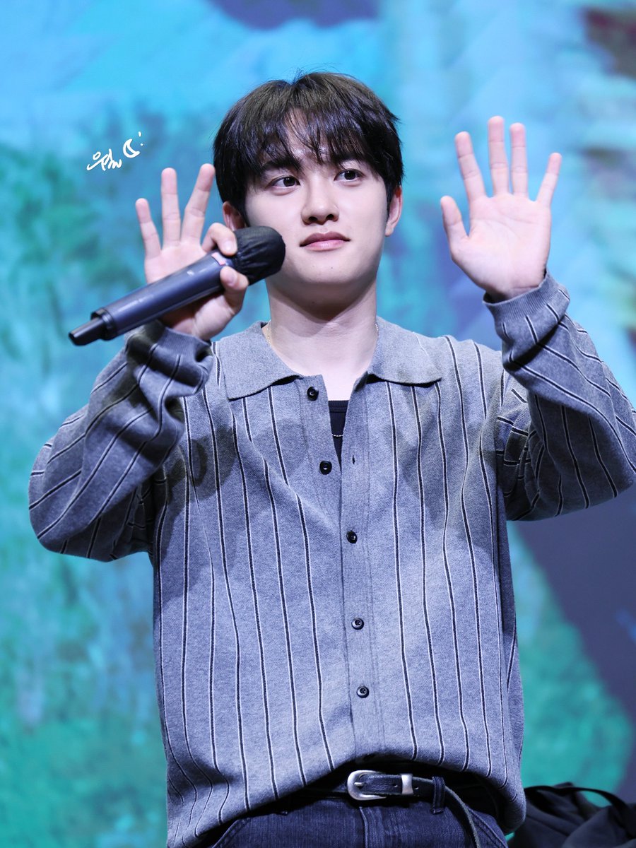 dal0808's tweet photo. 260911 make star 팬사인회
이날 헤메 참 맘에들엇어
#도경수 #엑소  #exo #dohkyungsoo #都暻秀 https://t.co/5x2QrN1Ewj