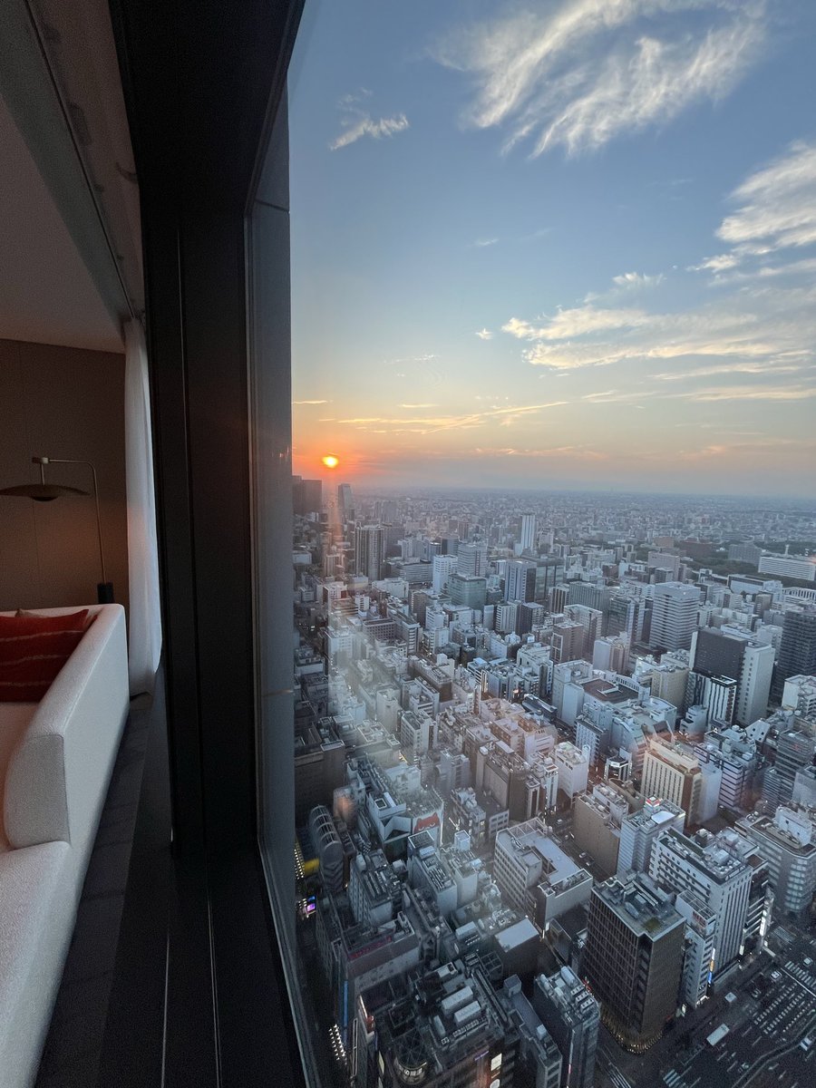 Tabihcudoku's tweet photo. コンラッド名古屋宿泊記アップしました！
最近、旅中毒らしさの足りないサラッとしたブログになっていると仲間とのブログ談義で気づいた
ペルソナ指定で書いてたブログ
それがどんどん逃げ腰なっていた
今回は初心を思い出し書いてみた
作成日数18日😺
そんな宿泊記はこちら👇
https://t.co/499MKVQXFV https://t.co/DfnAfDaaCQ