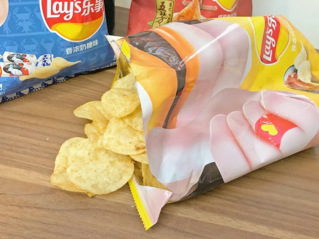 larke413406's tweet photo. Just cracked open a bag of crispy potato chips—sharing the crunch love with whoever needs a little snack pick-me-up today! https://t.co/2Wp76F3XLT