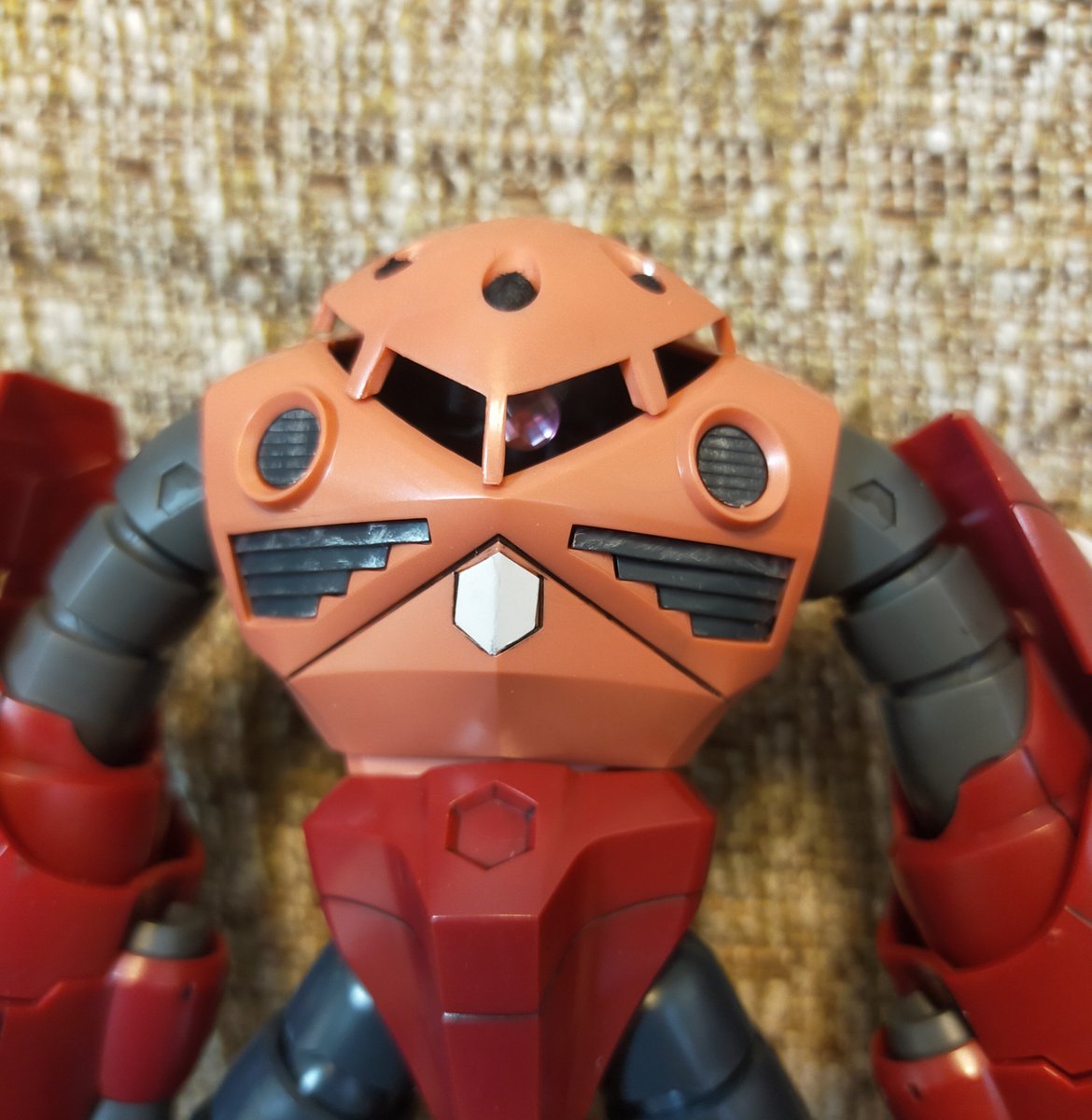 zugotarou2's tweet photo. 問題だった可動式モノアイの後ろを黒くした！

Before→After https://t.co/496Fgi0ds8