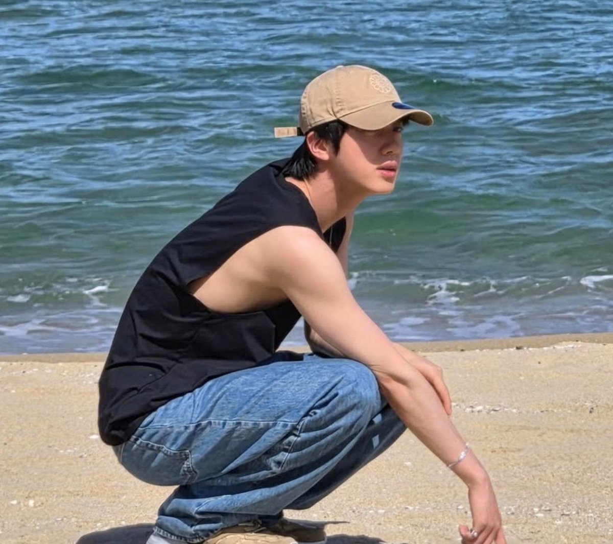 winnttaebear's tweet photo. JIN ON IG https://t.co/X2mCcWBSdR