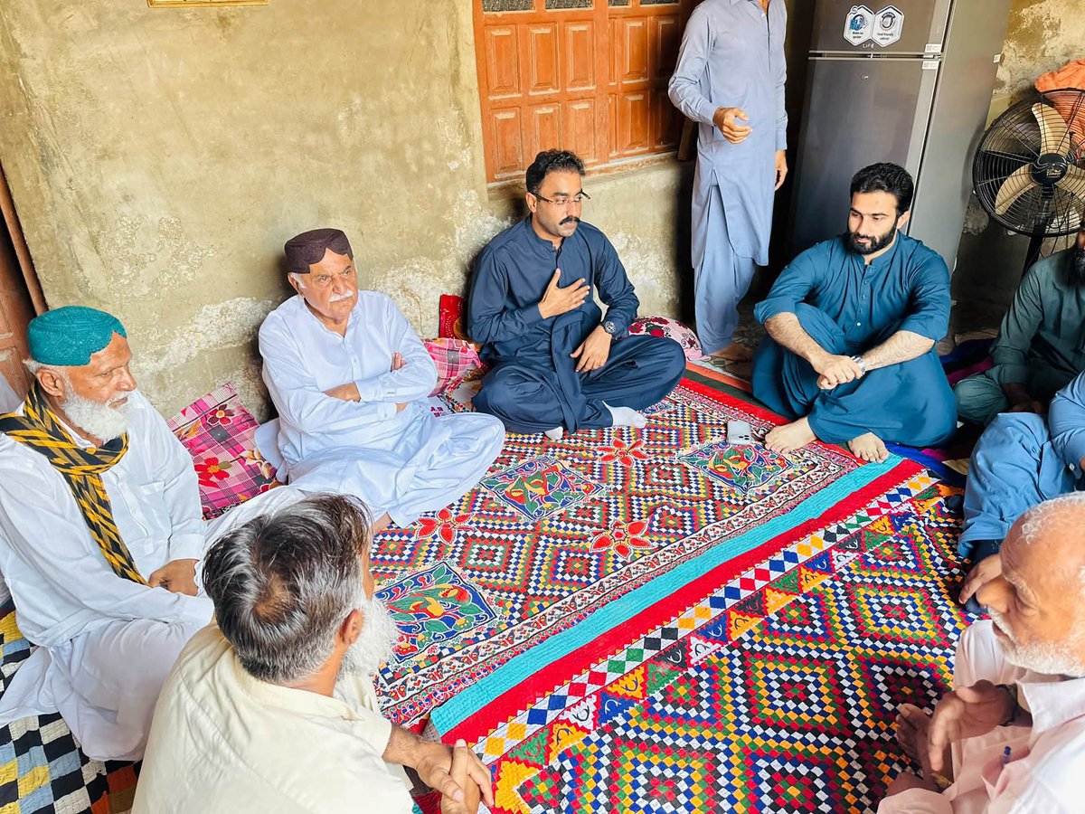 QumberZawar's tweet photo. #Hyderabad
#PPPP Young Leader Mr Bilal Khan Shoro sb Offared Condolence with Uris Chang on Sad Demise of his Sister at Village Noor Khan Chang UC 145 HMC Hyderabad
@BBhuttoZardari @AAliZardari @jamkhanshoro @KashifShoroPPP @bilalshoro376 https://t.co/DyYEUxCoLH