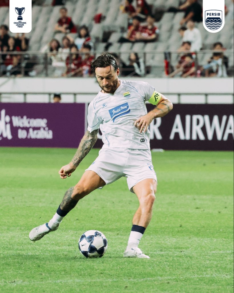 persib's tweet photo. Menghadapi FC Seoul, ketenangan dan pengalaman Marc Klok serta Adam Alis turut menjaga keseimbangan lini tengah #PERSIB di #ACLTwo.
Teruskan perjuangan pada laga berikutnya! ๐ช๐
#EdankeundiAsia #ManahJeungGetihna https://t.co/o7yLwdbTxF