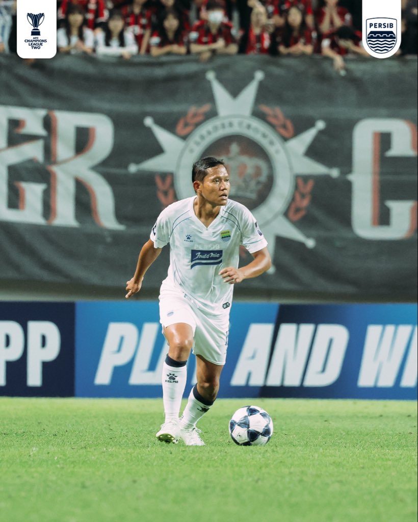 persib's tweet photo. Menghadapi FC Seoul, ketenangan dan pengalaman Marc Klok serta Adam Alis turut menjaga keseimbangan lini tengah #PERSIB di #ACLTwo.
Teruskan perjuangan pada laga berikutnya! ๐ช๐
#EdankeundiAsia #ManahJeungGetihna https://t.co/o7yLwdbTxF