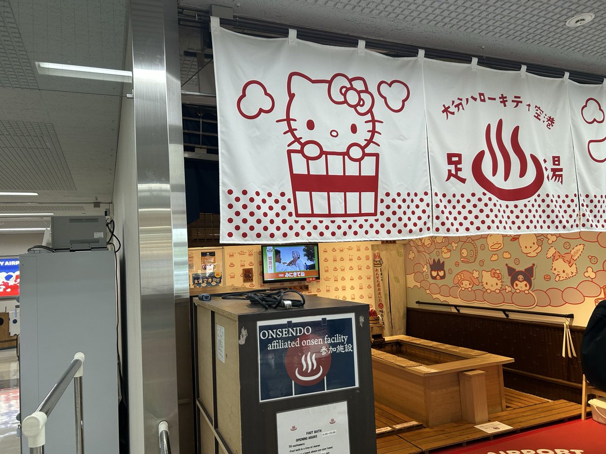 NUYoshidalab's tweet photo. 液晶学会@大分県に参加しました。
みんな頑張りました！！　M2の山岸君が若葉賞（ポスター賞）を受賞しました🎉　口頭発表も行った苦労が報われたのか、普段の闇実験の成果が出たのかは謎です。 https://t.co/hfyOCpSmJF