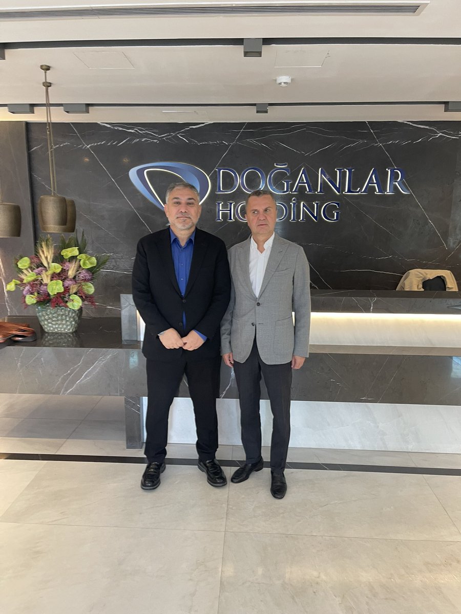 BulentSenEnerji's tweet photo. Doğan Holding  Başkan Vekili Sayın Murat Doğan   beyi  ofisinde ziyaret ederek enerji sektörümüzün bugününü ve geleceğine yönelik oldukça verimli bir istişare toplantısını gerçekleştirdik. Nazik ev sahipliği ile yaklaşan İstanbul Ticaret odası seçim sürecinde bize vermiş olduğu kıymetli destek için teşekkür ediyoruz. Güçlü sektör, güçlü temsil ve güçlü gelecek anlayışı ile ortak akıl, dayanışmayla ve kararlılıkla sektörümüzü daha ileriye taşımak ve temsil etmeye devam edeceğiz.