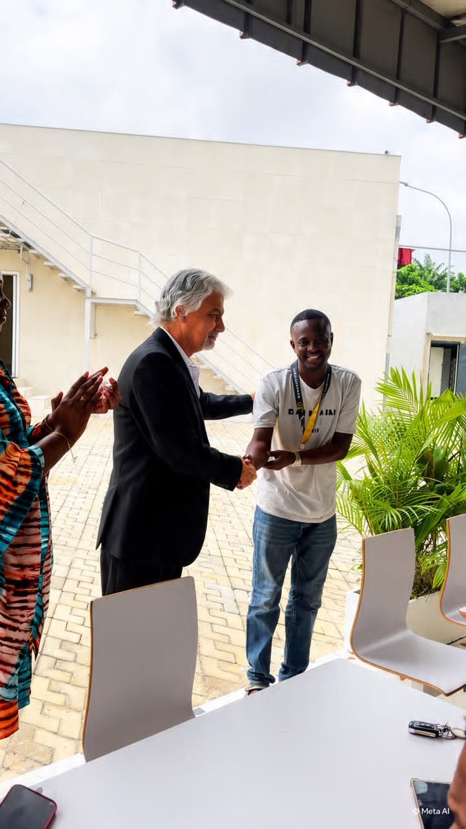 MasroorCentre's tweet photo. Yesterday at a ceremony held at the hospital, Humanity First recognised the efforts of three volunteers who quietly worked behind the scenes and whose dedication, sacrifice and service played an important role in the making of the hospital. https://t.co/Gn2SdKHbOz