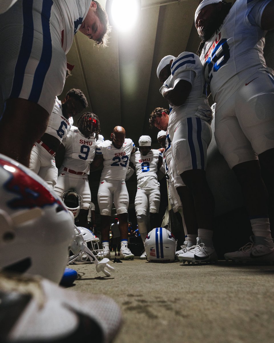 Wayne_Dicken5's tweet photo. Prayer is not what our brotherhood does when they have run out of options. It is what they do before the first snap. https://t.co/LOp1mOCvfZ