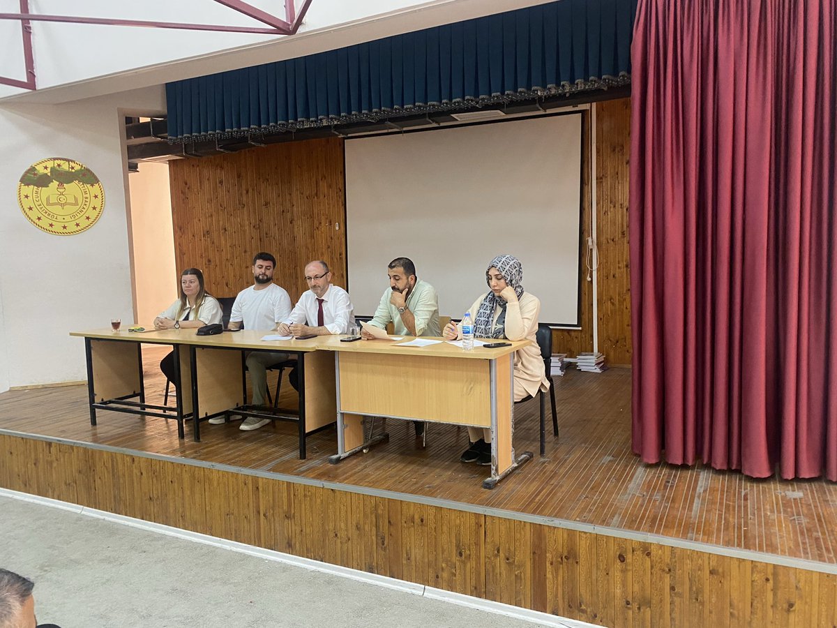 kasimiyeoo's tweet photo. Okul idaremiz, psikolojik danışmanlarımız ve sınıf rehber öğretmenlerimizle bir araya gelerek öğrencilerimizin akademik, sosyal ve kişisel gelişimlerini desteklemek için yapılacak çalışmaları değerlendirdik.

🤝 Birlikte planlıyor, birlikte güçleniyoruz. https://t.co/zGN4ZuTjLV