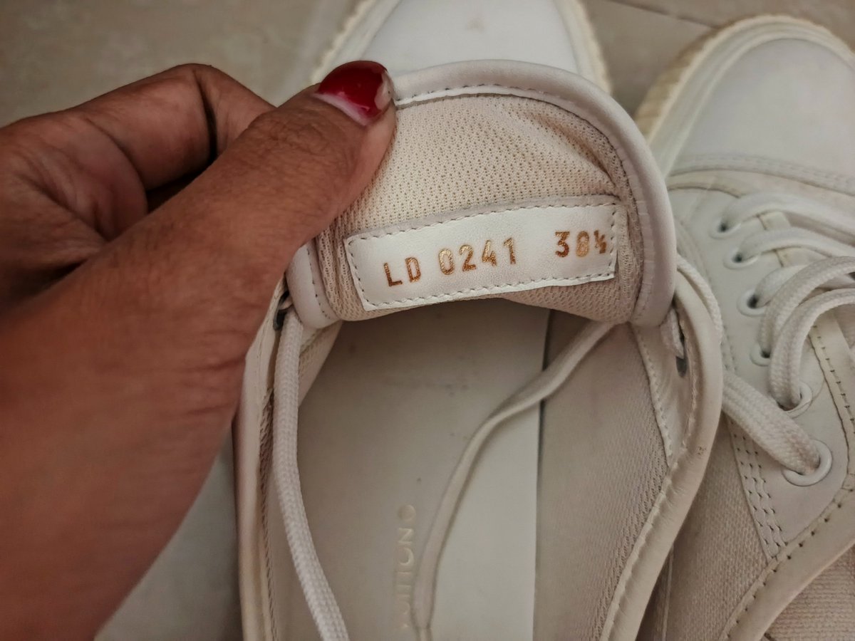 langitsindhu's tweet photo. Mau jual sepatu gini dimana sih? Tak lepas berapapun deh kalo di simpen kasian engk kepake soalnya kebesaran :")  Ada dustbag nya kok https://t.co/HJWsCcENvA