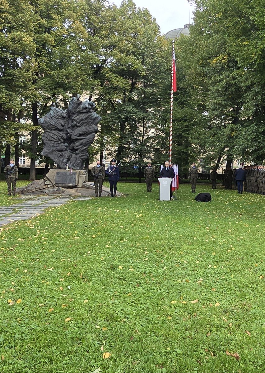 BogdanKowalski_'s tweet photo. Dzisiaj wziąłem udział we Mszy św. pod przewodnictwem Biskupa Zbigniewa Fortuniaka z okazji 87. rocznicy „Agresji Sowieckiej” na Polskę
A następnie w uroczystościach rocznicowych przed pomnikiem Pomnikiem Ofiar Katynia i Sybiru.
#Katyn #Pamiętamy #17Września https://t.co/8ItZmFoblL