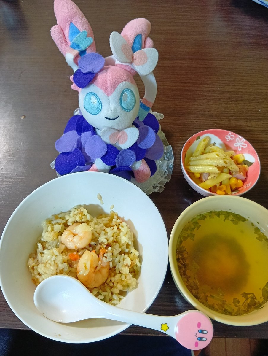 jeshikalina5pui's tweet photo. フライパンエビピラフ🦐 https://t.co/gpQybDQ9aL