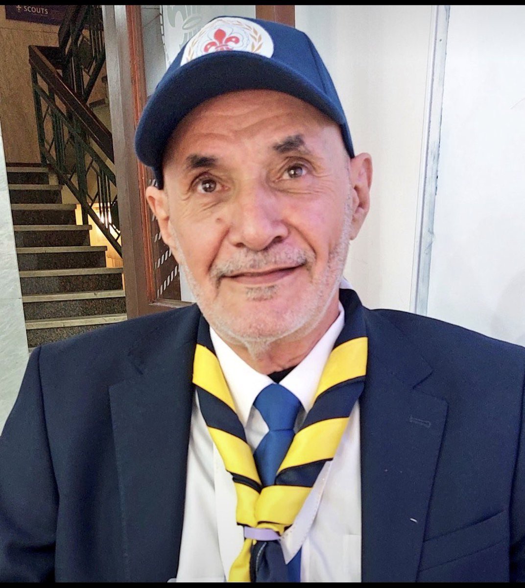 AljamoumScout's tweet photo. @EAlrowad 

️ كلمة حق في رجل المواقف ⚜️

الرائد الكشفي مسفر الغباشي من الرجال الذين تعرفهم المواقف، لا الكلمات؛ حاضرٌ عند الحاجة، مبادرٌ في خدمة الآخرين، ومخلصٌ لرسالته الكشفية والإنسانية.

وتقديره على إشرافه على مبادرة «إنقاذ حياة مسؤولية الجميع» في الملتقى الثالث للرواد العرب بصلالة هو تقدير مستحق لرجل أثبت أن الكشفية عطاء ومسؤولية وموقف.

شكرًا لك يا أبا المواقف، وبارك الله في جهودك وعطائك. ⚜️🇸🇦

الرائدة شادية بنت غزالي جنبي
مدير مكتب رواد ورائدات كشافة الجموم بمنطقة مكة المكرمة
عضو لجنة العلاقات الدولية برابطة رواد الكشافة السعودية

#رواد_الكشافة #كشافة_الجموم #مسفر_الغباشي