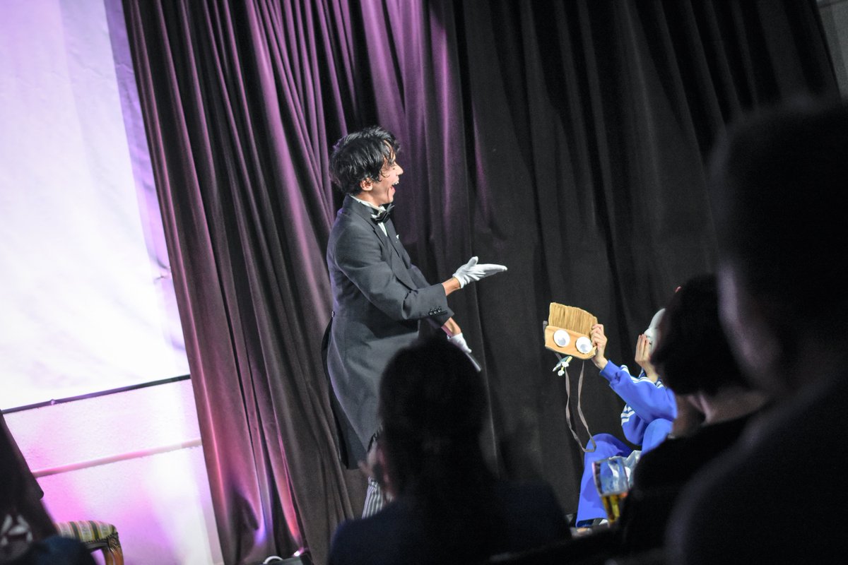 soda_float08's tweet photo. 加納さんinディズニーランドしてたのほんと笑ったｗｗ
カチューシャつけて座り込んだらやることは1つしかないのよ😌
パレードの音楽に合わせて出てきた #tapulse にファンサ求める #加納真実 さんかわいかったー！笑笑

#猛暑を避けナイト #MCC https://t.co/oJ7rSYZavu