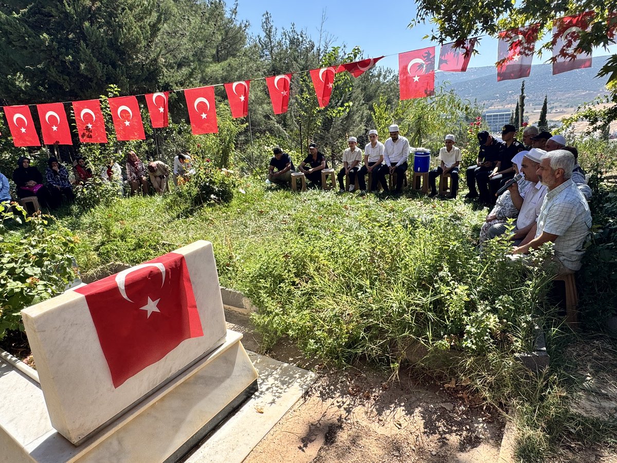 pazarcikmuft's tweet photo. 🇹🇷 ŞEHİT NURETTİN ADEMOĞLU DUALARLA ANILDI

17 Eylül 2015’te Silopi’de şehit olan Özel Harekât Polis Memuru Nurettin ADEMOĞLU, şehadetinin 11. yıl dönümünde kabri başında Kur’an-ı Kerim tilaveti ve dualarla yâd edildi.

#Vefa #Pazarcık #Diyanet @aliosmanusak https://t.co/ixSn3A1MhM