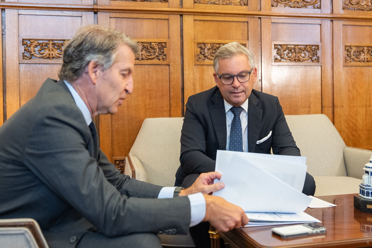 NunezFeijoo's tweet photo. Agradezco al comisario de Migración, @magnusbrunner, su interés por la grave situación que sufre Ceuta.

Coincidimos en que la defensa de Ceuta es la defensa de la frontera sur de España y de la UE.

Por eso he trasladado al comisario que Europa debe ejercer la presión adecuada para que esta crisis no se enquiste y para que España aplique con toda la intensidad los instrumentos europeos para agilizar los retornos.