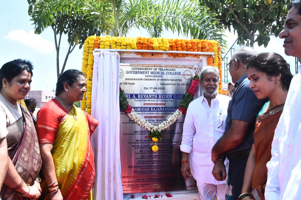 ImJaggaReddy's tweet photo. సంగారెడ్డి ప్రభుత్వ మెడికల్ కాలేజీలో తోషిబా కంపెనీ నిధులతో నిర్మించిన ప్లే గ్రౌండ్ ప్రారంభోత్సవానికి విచ్చేసిన తెలంగాణ ఆరోగ్య శాఖ మంత్రి శ్రీ దామోదర రాజనరసింహ గారు.. 
పాల్గొన్న టీపీసీసీ వర్కింగ్ ప్రెసిడెంట్ జగ్గారెడ్డి
#Jaggareddy #DamodaraRajaNarasimha https://t.co/9EaXgs0kxo